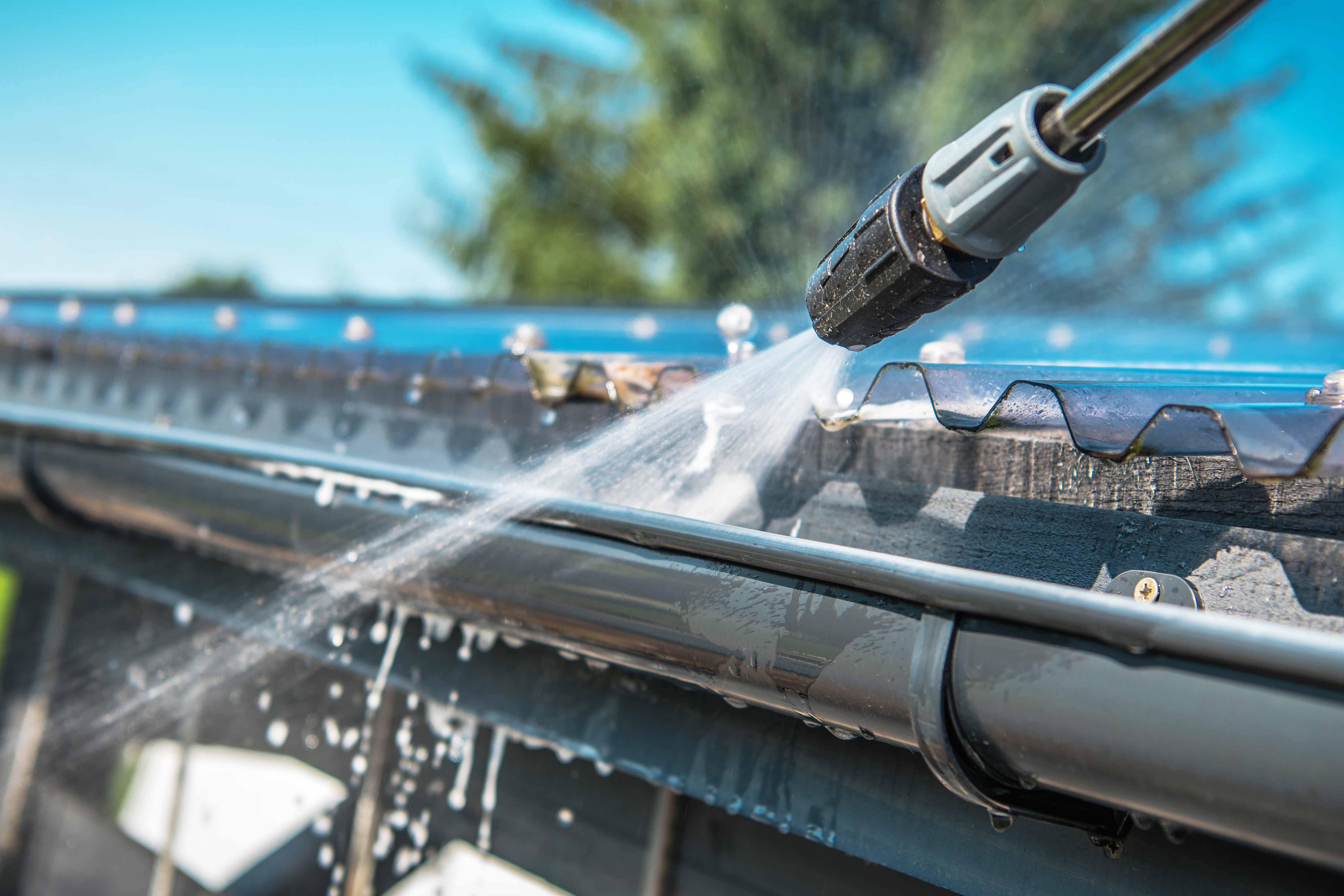 Gutter cleaning by Willoughby Washing